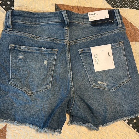 COMFORT STRETCH DENIM, HIGH RISE, RAW HEMLINE , SHORTS - Picture 2 of 2